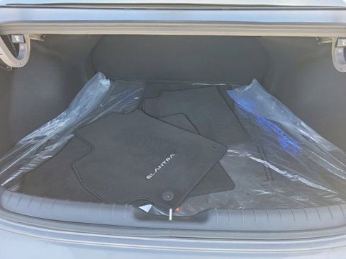 Used 2026 Hyundai Elantra SE image 6