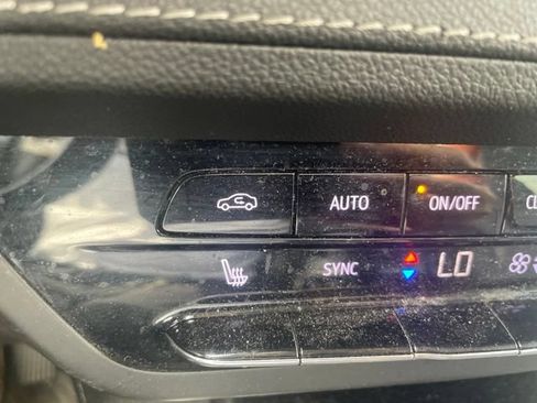Used 2021 Buick Envision Essence FWD image 14