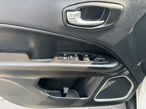 Used 2019 Jeep Compass Limited FWD image 10