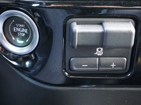 Used 2024 Chevrolet Silverado 2500 LT w/ Convenience Package image 11