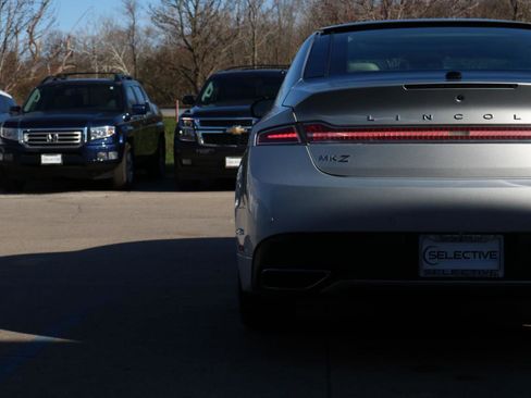 Used 2017 Lincoln MKZ Reserve w/ Technology Package FWD image 11