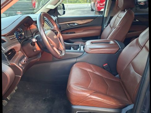 Used 2020 Cadillac Escalade Luxury AWD/4WD image 7