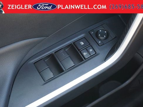 Used 2021 Toyota RAV4 LE AWD/4WD image 27