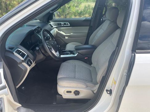 Used 2014 Ford Explorer XLT FWD image 11