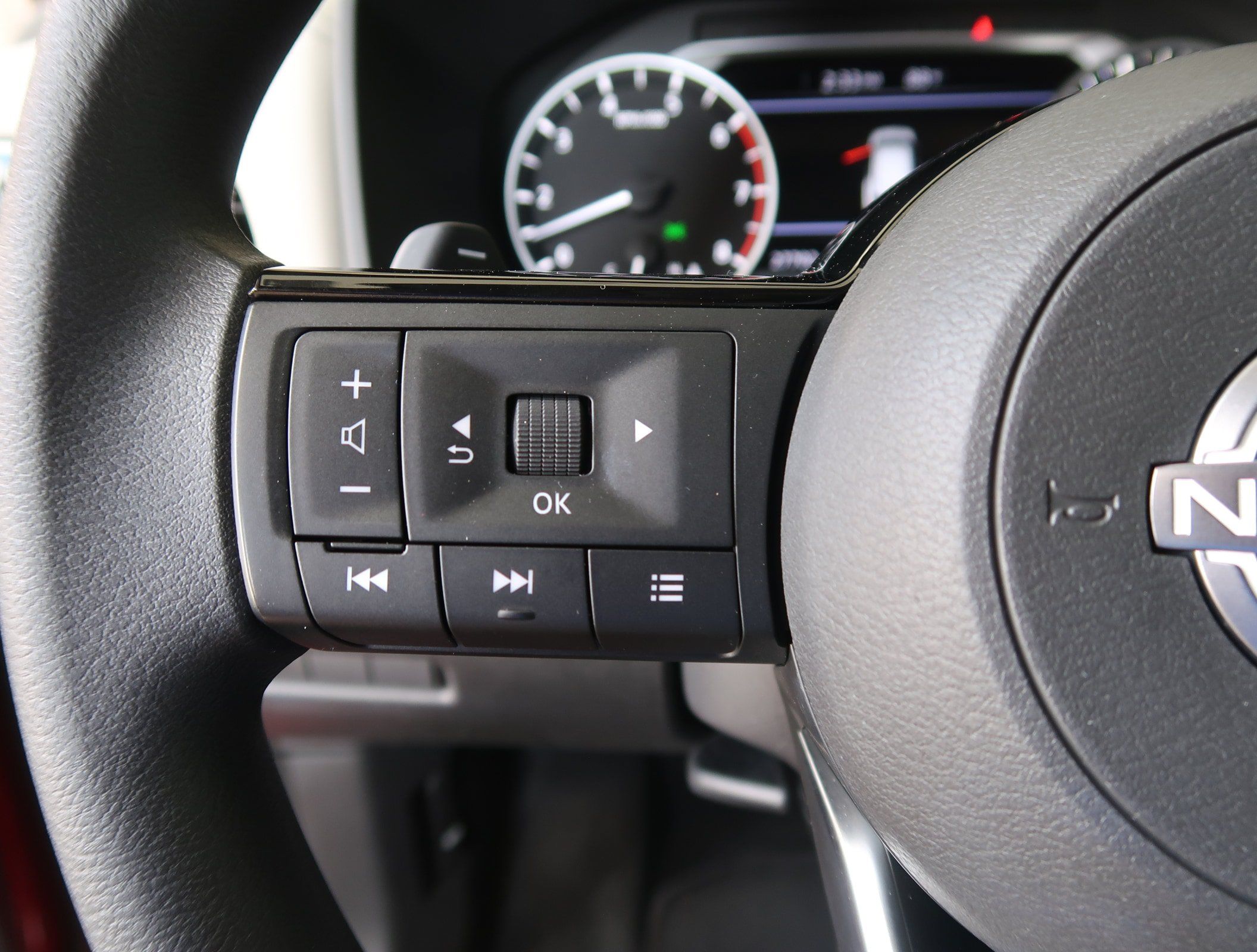 Used 2022 Nissan Rogue SV AWD/4WD image 25