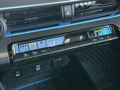 Used 2023 Toyota Prius Limited image 20