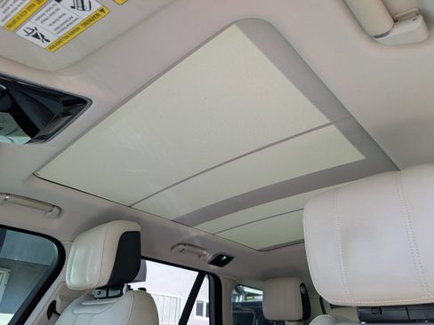 Used 2018 Land Rover Range Rover HSE AWD/4WD image 23