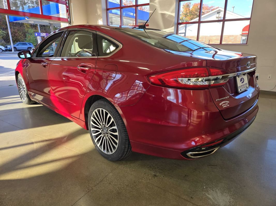 Used 2017 Ford Fusion SE w/ Fusion SE Technology Package FWD image 5