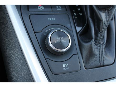 Used 2020 Toyota RAV4 LE w/ All Weather Liner Package image 26