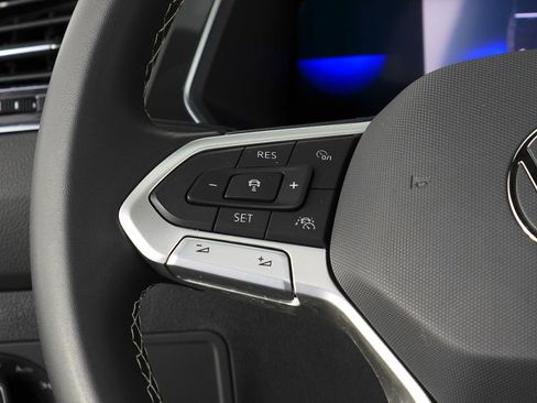 Certified 2023 Volkswagen Tiguan SE R-Line FWD image 30