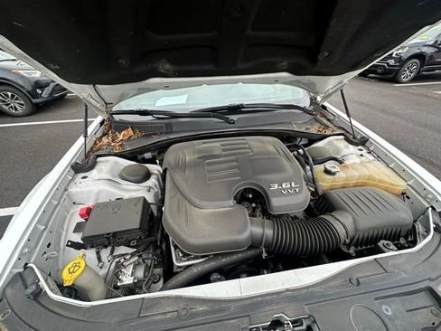 Used 2019 Chrysler 300 Limited RWD image 14