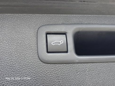 Used 2021 Toyota Highlander XLE FWD image 21