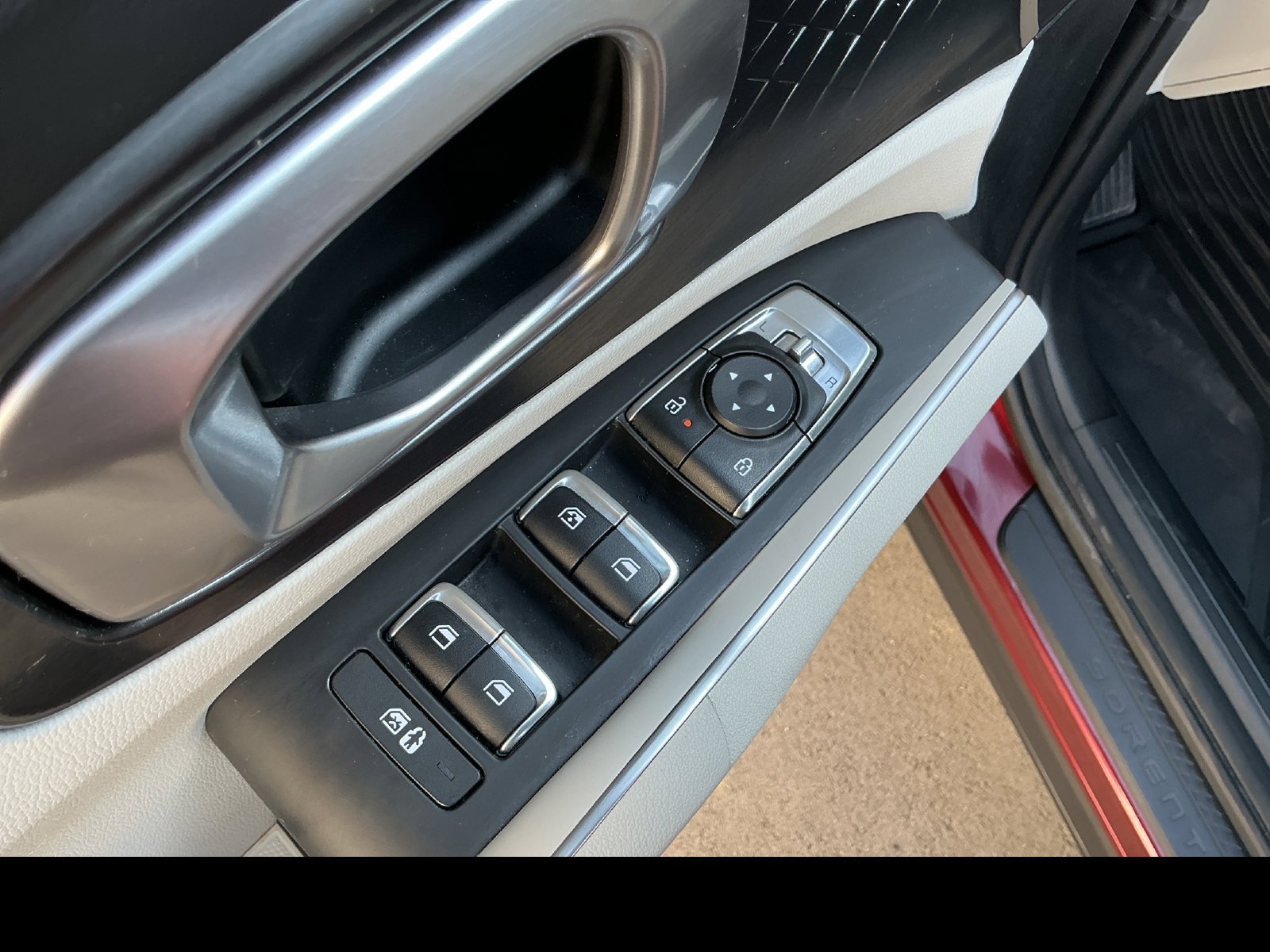 Used 2025 Kia Sorento S AWD/4WD image 12