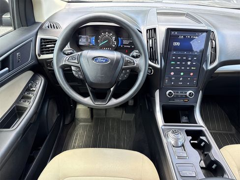 Used 2024 Ford Edge SE image 13