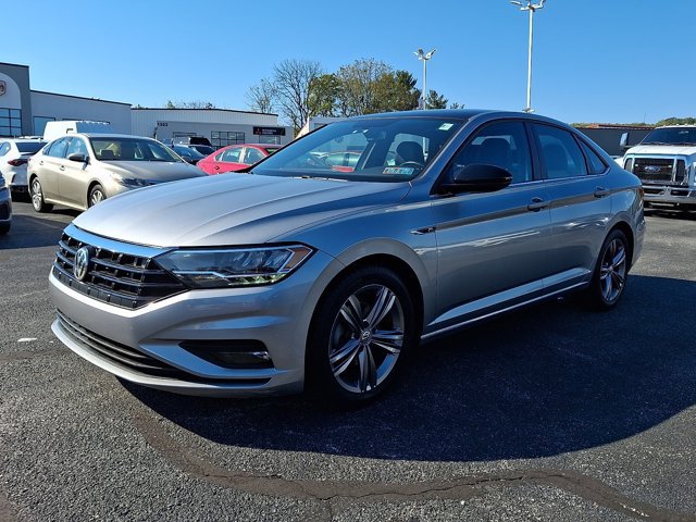 Used 2020 Volkswagen Jetta R-Line w/ R-Line Cold Weather Package FWD image 3
