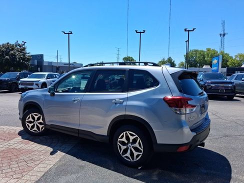 Used 2023 Subaru Forester Premium AWD/4WD image 6