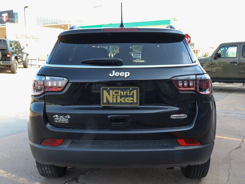 Used 2025 Jeep Compass Latitude AWD/4WD image 6