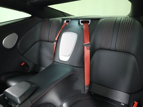 Used 2018 Aston Martin DB11 Coupe image 40