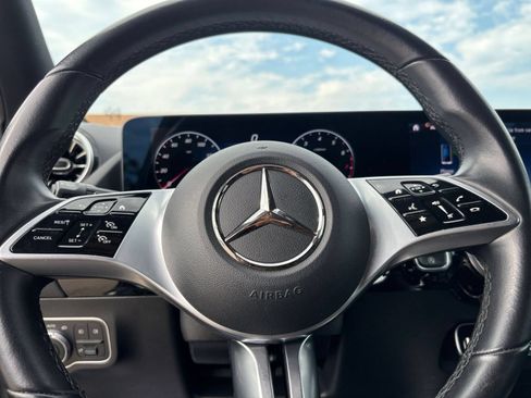 Used 2025 Mercedes-Benz GLA 250 4MATIC image 29
