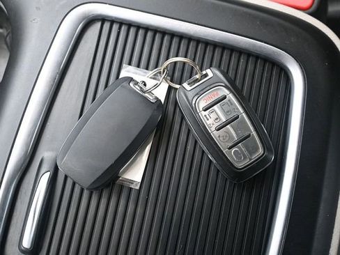 Used 2022 Chrysler Pacifica Touring-L w/ Uconnect Theater Family Group image 13