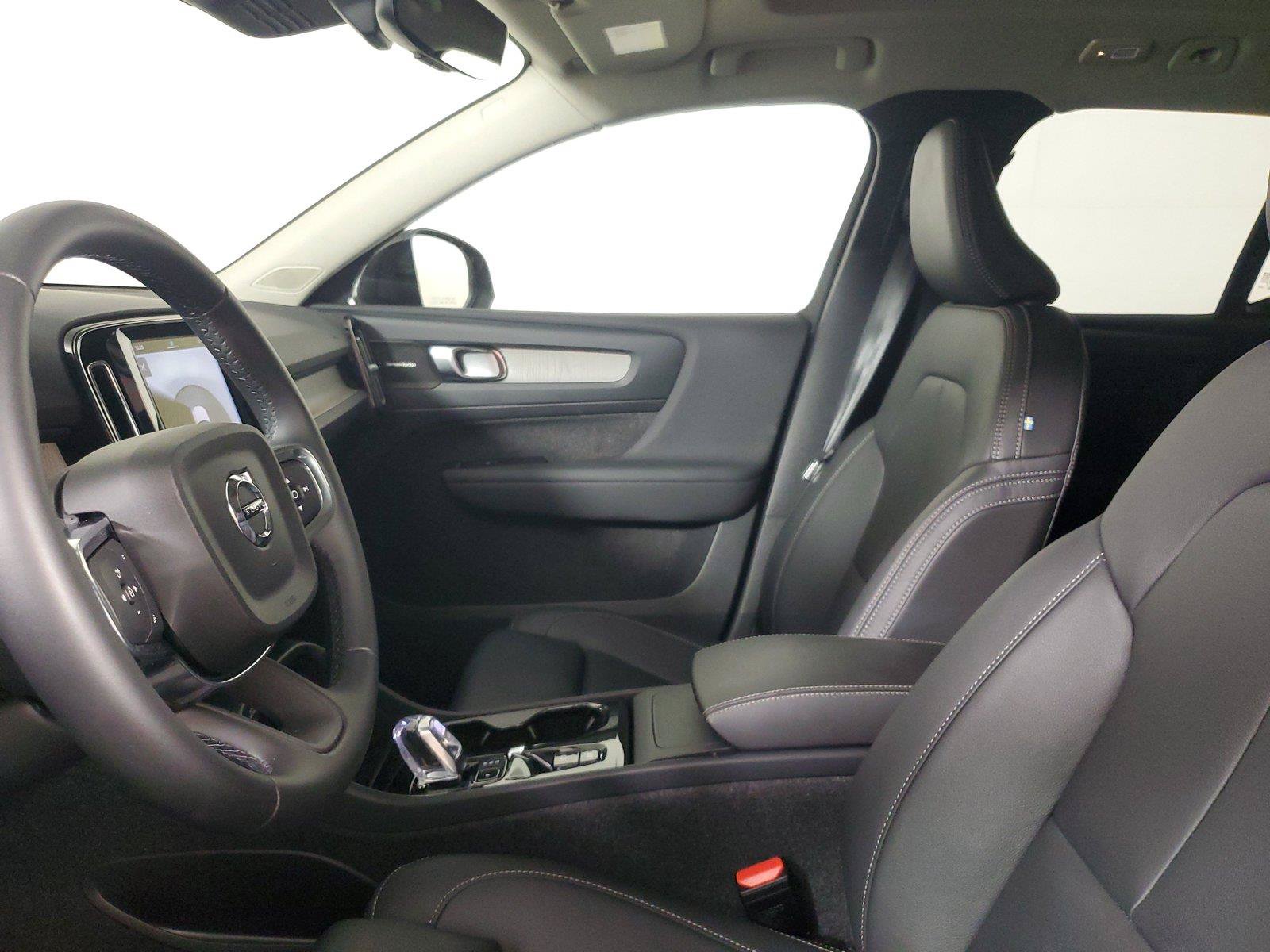 Certified 2026 Volvo XC40 B5 Plus AWD/4WD image 22