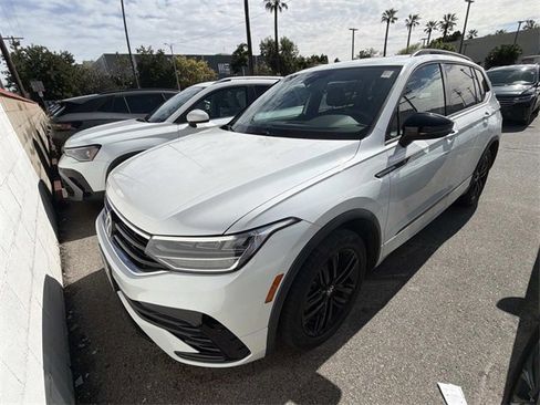 Used 2022 Volkswagen Tiguan SE R-Line image 1