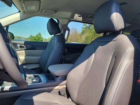 New 2026 Kia Carnival FWD image 14