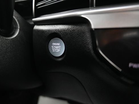 Used 2025 Kia Sorento S image 16