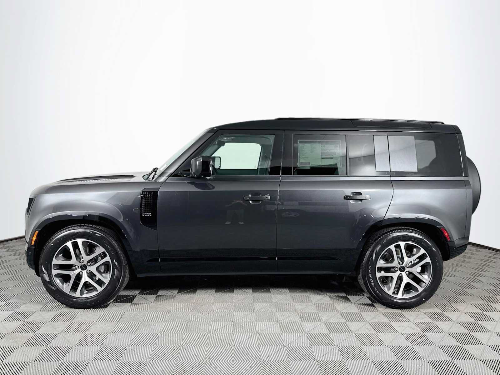 New 2026 Land Rover Defender 110 X-Dynamic SE AWD/4WD image 8