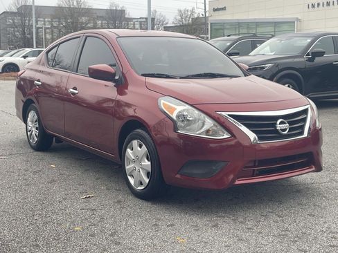 Used 2019 Nissan Versa SV image 5
