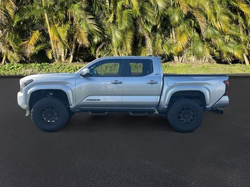 Used 2024 Toyota Tacoma SR5 AWD/4WD image 8