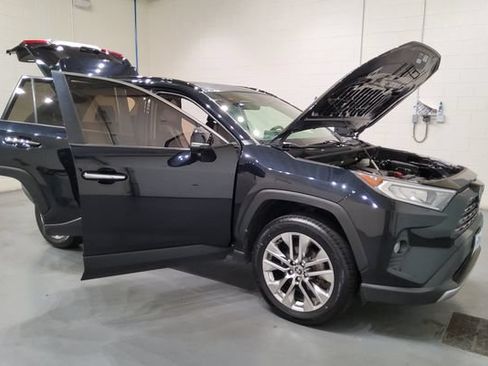 Used 2019 Toyota RAV4 Limited w/ Advanced Technology Package AWD/4WD image 11