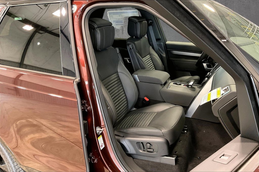 New 2026 Land Rover Discovery Limited Edition AWD/4WD image 12