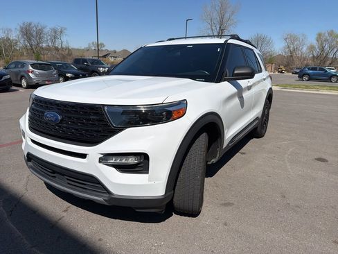Used 2020 Ford Explorer XLT w/ Equipment Group 202A image 4