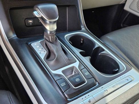 Used 2023 Kia Carnival LX image 26