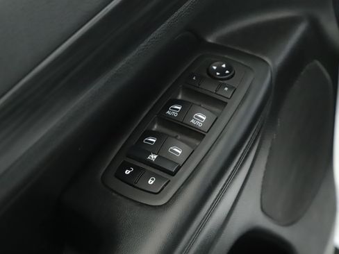 Certified 2022 Jeep Grand Cherokee Laredo X image 9