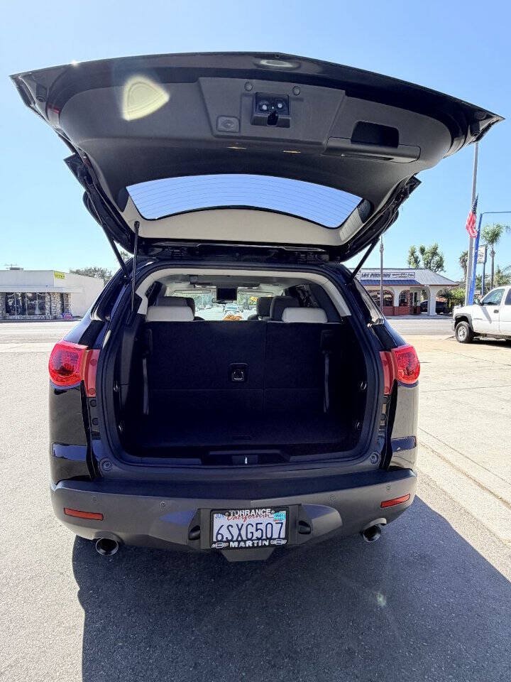 Used 2011 Chevrolet Traverse LTZ FWD image 16