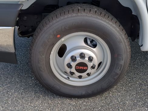 New 2025 GMC Savana 4500 w/ Power Convenience Package image 32