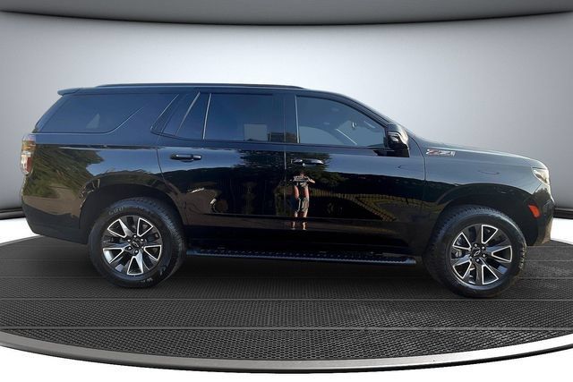 Used 2022 Chevrolet Tahoe Z71 w/ Luxury Package AWD/4WD image 4