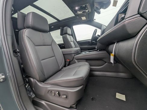 New 2026 Chevrolet Suburban RST image 13