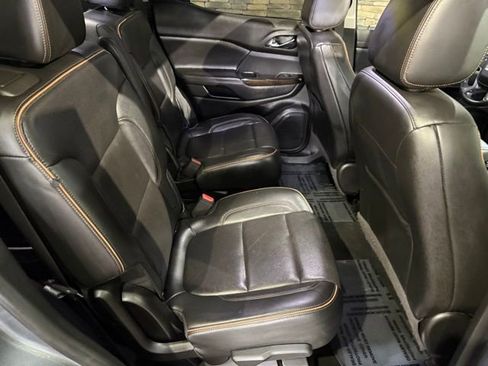 Used 2020 GMC Acadia AT4 w/ Driver Alert Package II AWD/4WD image 4