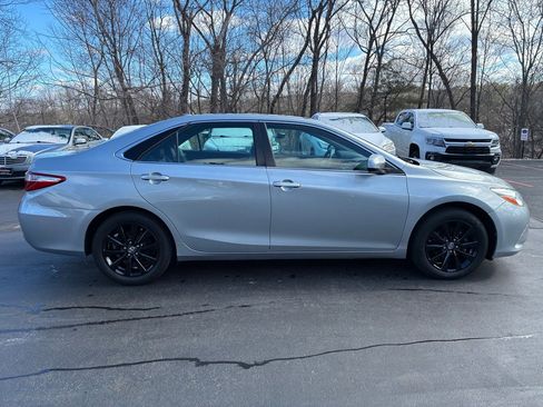 Used 2016 Toyota Camry XLE image 5