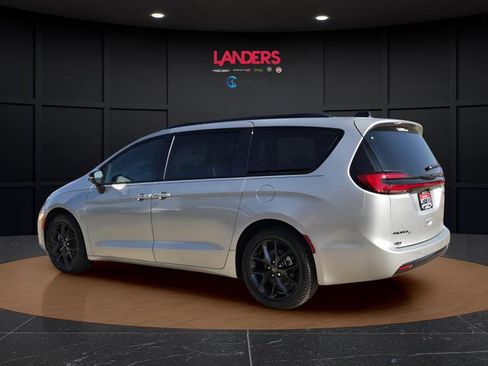 New 2026 Chrysler Pacifica Select w/ S Appearance Package image 2