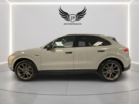 Used 2022 Porsche Cayenne Platinum Edition w/ Premium Package Plus AWD/4WD image 4