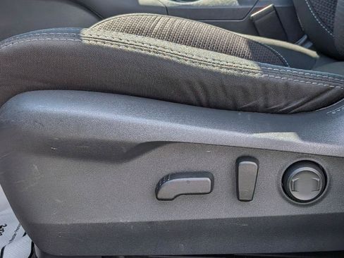 Used 2025 Subaru Outback Premium AWD/4WD image 16