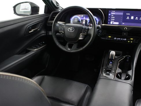 Used 2024 Toyota Crown Platinum AWD/4WD image 32