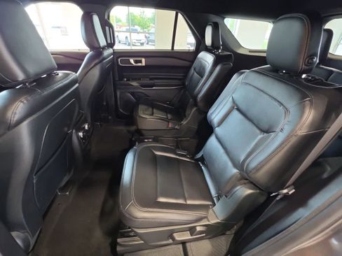 Used 2020 Ford Explorer XLT w/ Equipment Group 202A AWD/4WD image 35