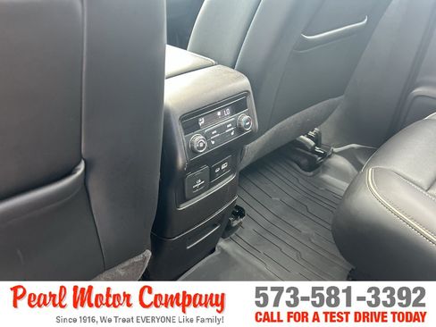 Certified 2022 GMC Acadia Denali w/ Denali Ultimate Package AWD/4WD image 22