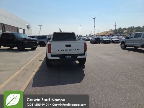 Used 2025 Toyota Tacoma SR5 AWD/4WD image 12