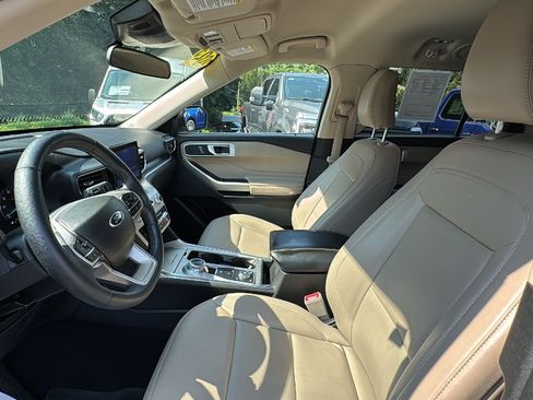 Used 2023 Ford Explorer XLT w/ Equipment Group 202A AWD/4WD image 14